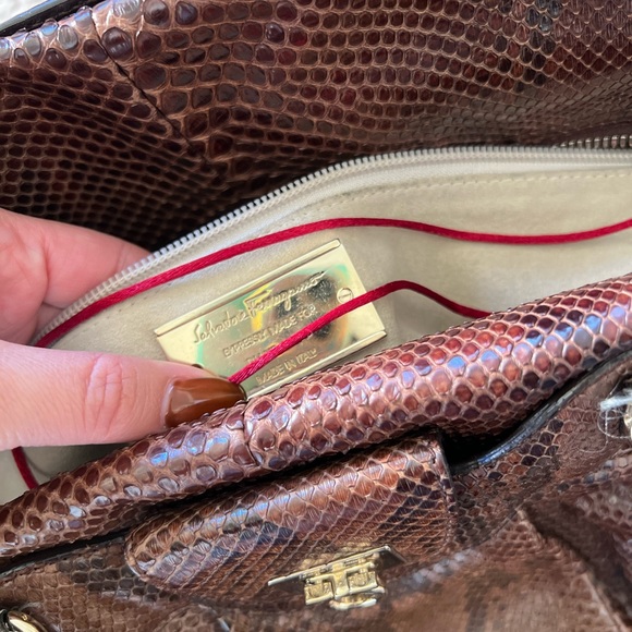 Salvatore Ferragamo custom anaconda snakeskin shoulder bag **authentic** - Picture 4 of 4